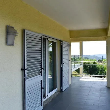Casa Familiar Micas De Maceira Pinheiro (Vieira do Minho, Braga)